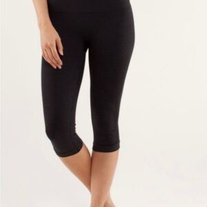 Lululemon in the flow Heathered grey capri leggings size 4